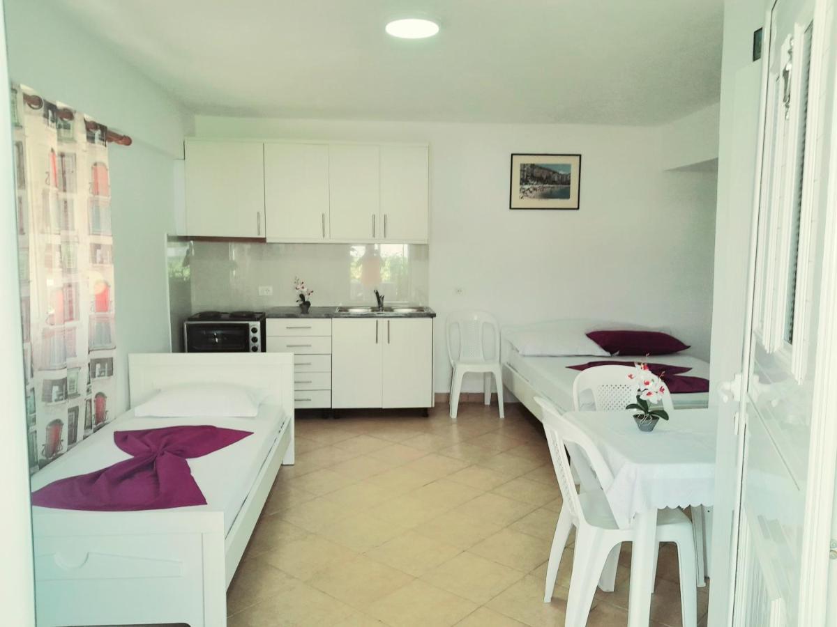 Gb Rooms Ksamil Esterno foto